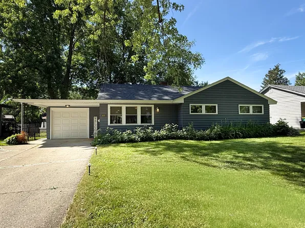 415 Parkside Dr, Sycamore, IL 60178