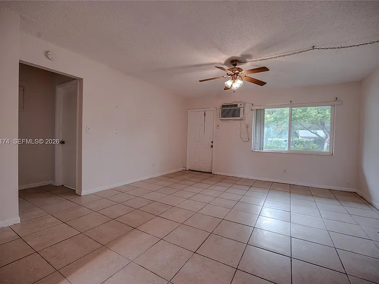 715 N 58th Ave #1 — Photo 8