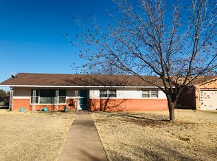 1418 Holiday St, Plainview, TX 79072