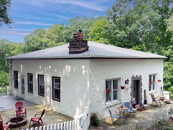 2nd image of 11 Forest Place