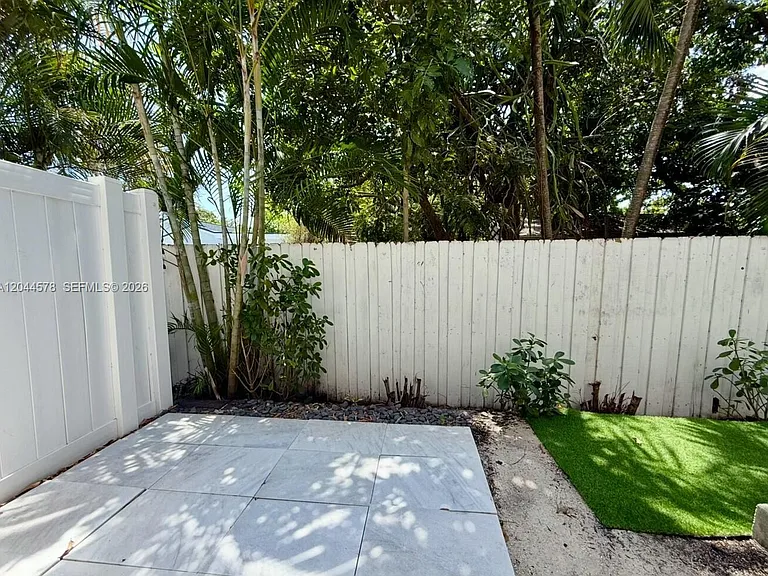 1035 NW 2nd Ave — Photo 31