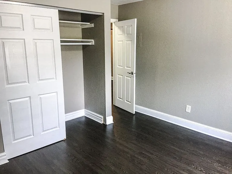Whittier Flats - 2741 Grand Ave