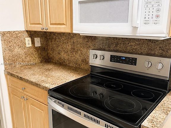 4th image of 11221 SW 33rd Circle Pl