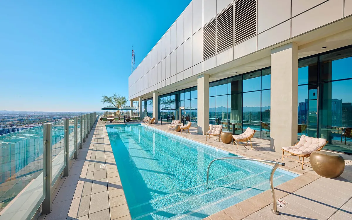 Sol Modern Phoenix Apartments Pool - Sol Modern