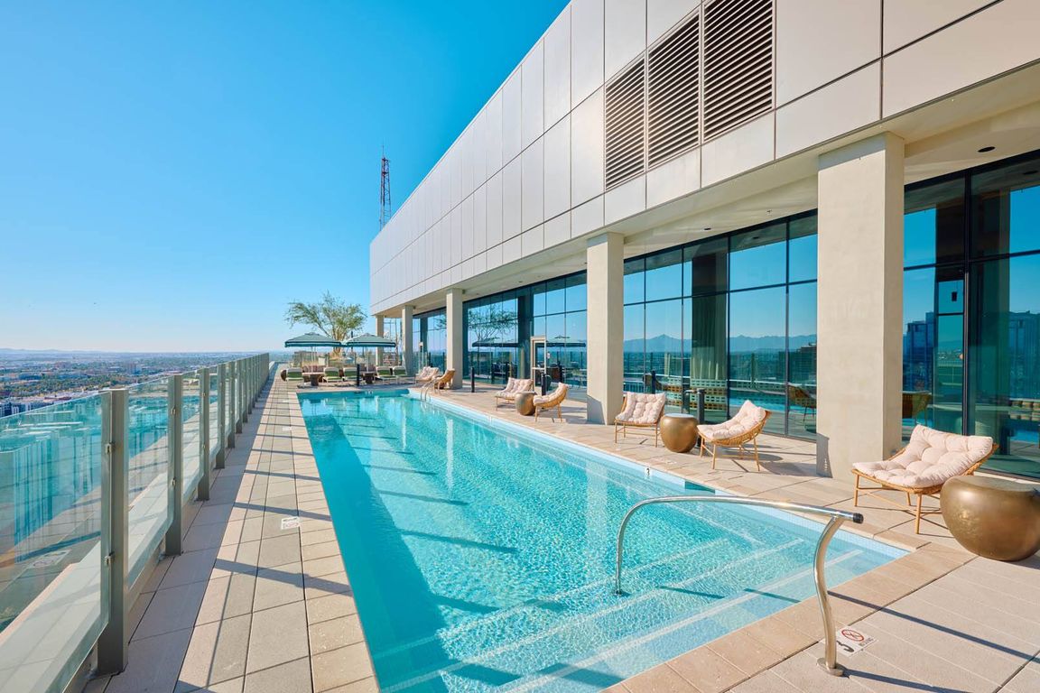 Sol Modern Phoenix Apartments Pool