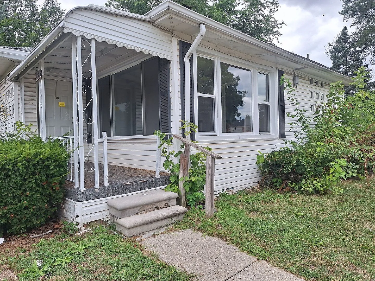 Adorable two bedroom home — Photo 3