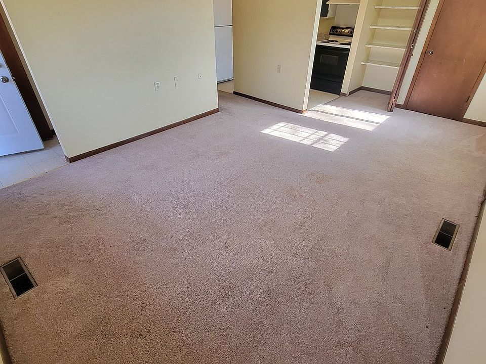 1st image of 102 8th Ave NW #1A