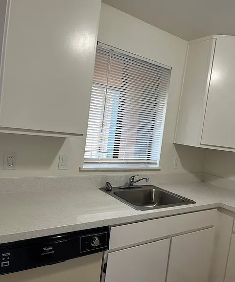 Kearny Street Apartments — Photo 11