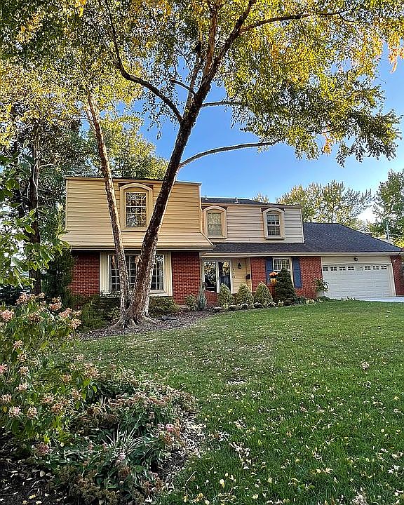 1st image of 249 E Bridlespur Dr