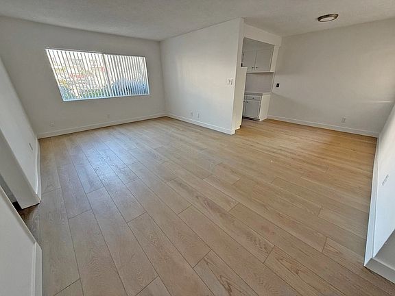 5th image of 3620 W 139th St APT 3