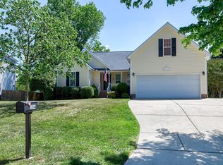 104 Holly Bay Ln, Holly Springs, NC 27540