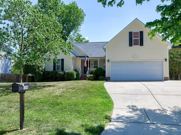 104 Holly Bay Ln, Holly Springs, NC 27540