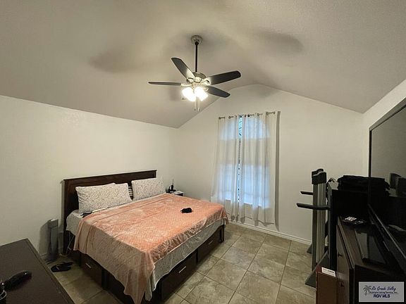 5th image of 325 Frambuesa Ln