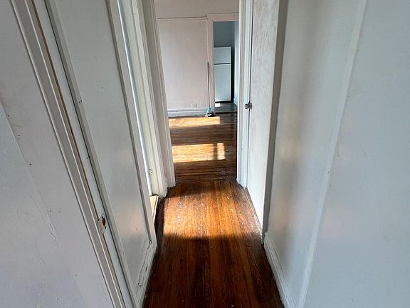 4th image of 1520 Beach Ave #19
