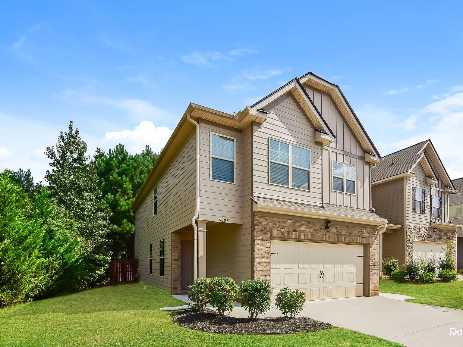 4 bed, 2.5 bath, 2172 sqft, $2,570 — Photo 3