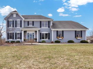 W232N7937 Nesting Ct, Sussex, WI 53089