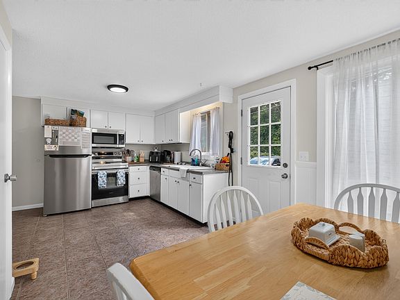 5th image of 3 Villa Road #3