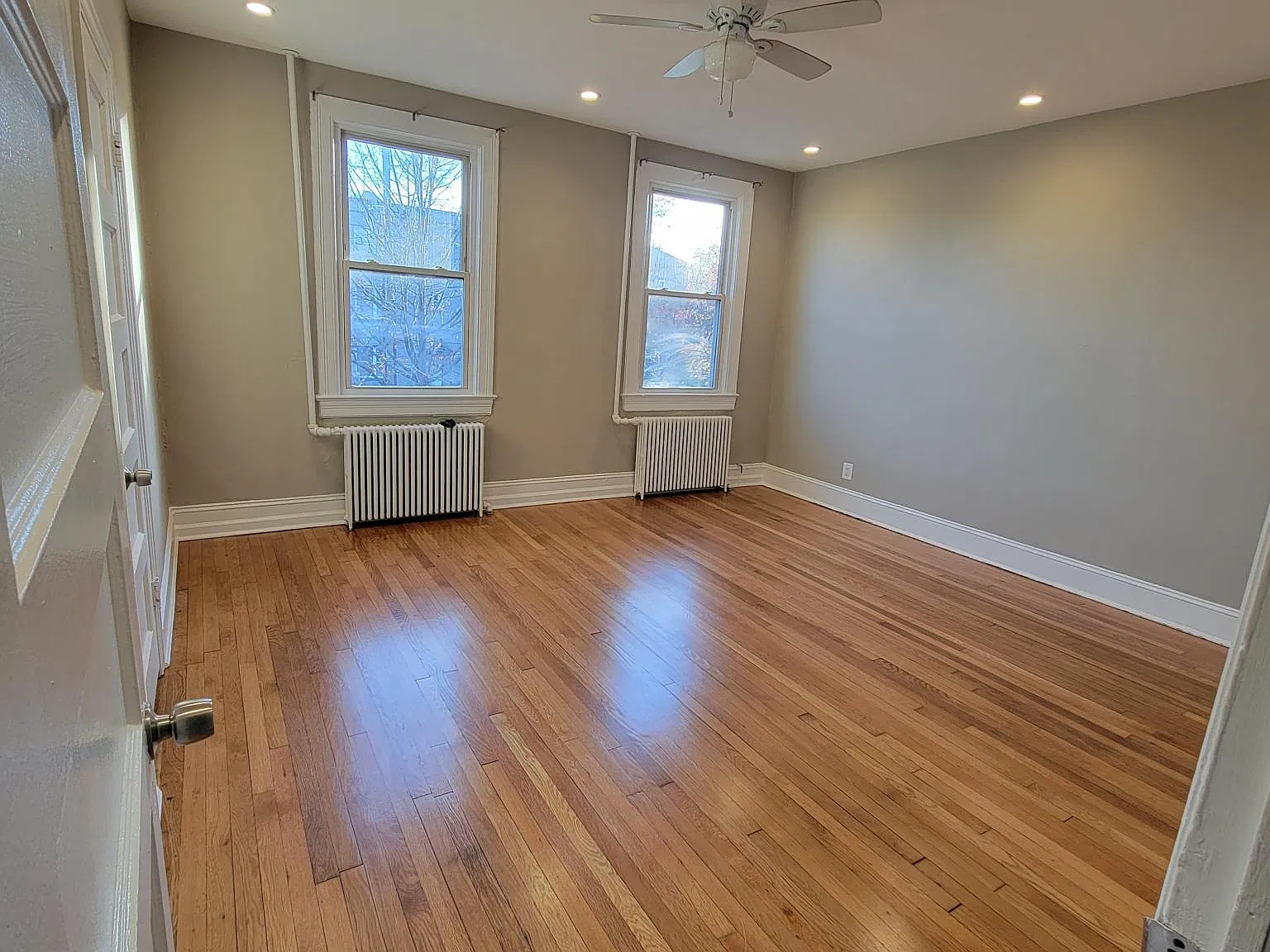 710 Irving St NE — Photo 3