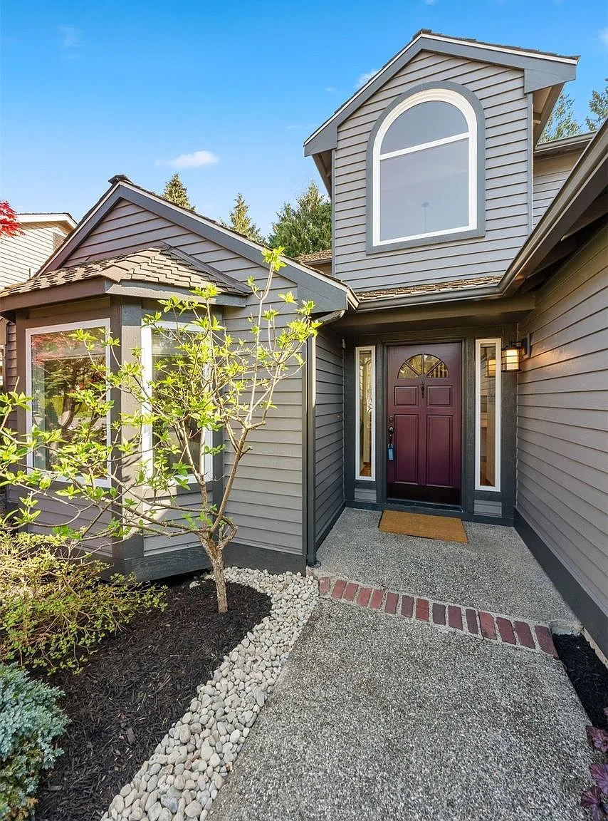 3 bed, 2.5 bath, 2502 sqft, $4,100 — Photo 2