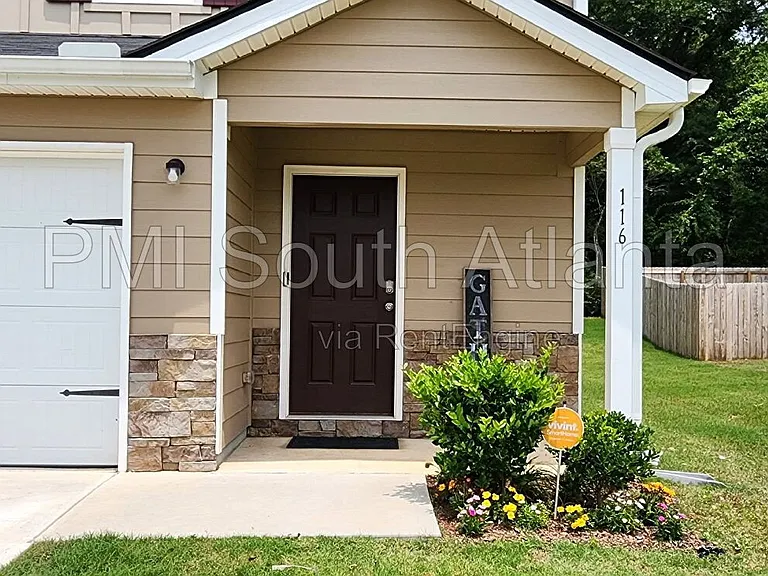 116 Dogwood Ln — Photo 2