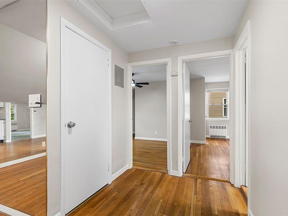 3rd image of 11 Holland St Floor 2