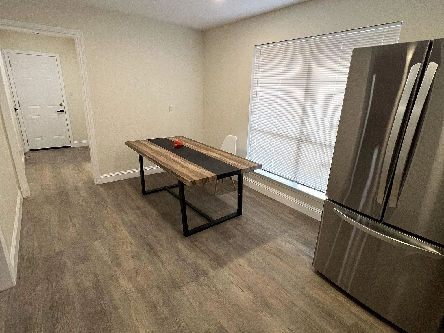 4 bed, 3.0 bath, 2339 sqft, $455 — Photo 3