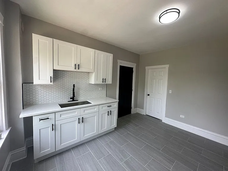 5200 S Carpenter St — Photo 2