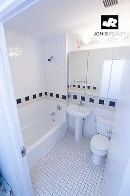 Rented by Jonis Realty | media 20