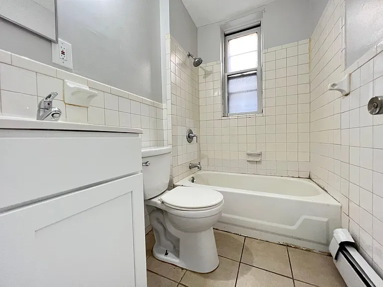 41 Grant Ave #2R — Photo 5