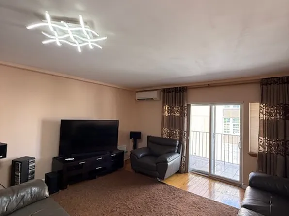 2964 Brighton Sixth Street image 4 of 29