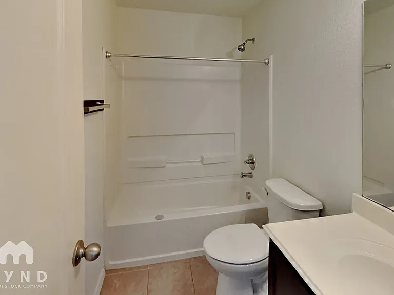 440 Stonebrook Dr — Photo 15