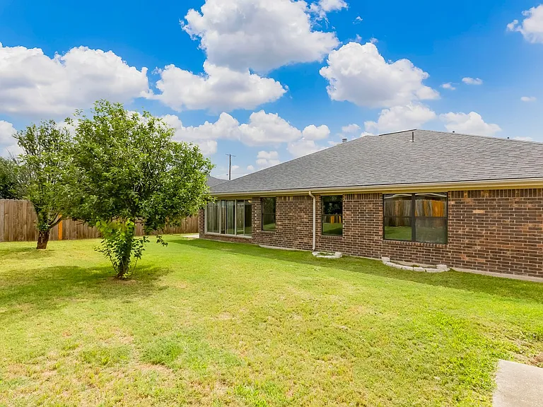 2405 Coy Dr — Photo 32