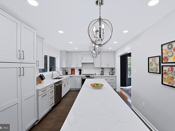 4th image of 76 Saddle Ridge Rd