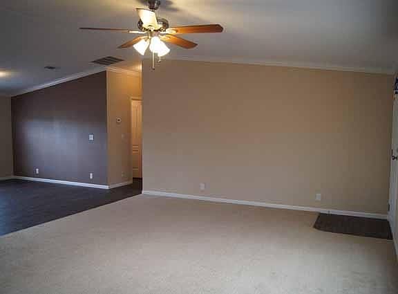 3rd image of 805 Great Plains St