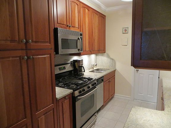 4th image of 419 E 78th St APT 4C