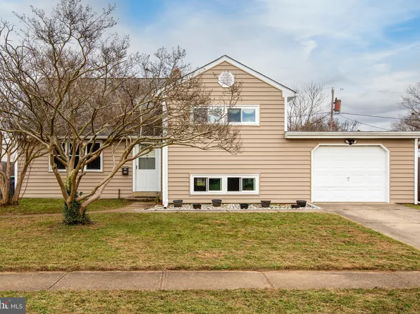 26 Merry Rd, Newark, DE 19713