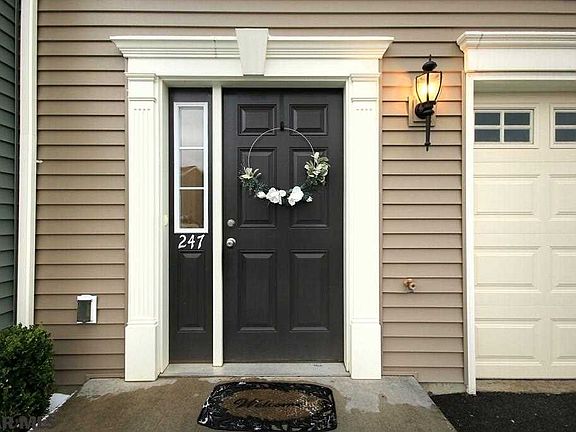 3rd image of 247 Kestrel Ln