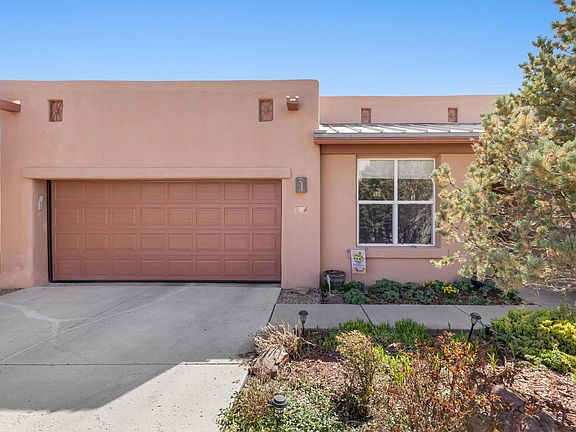 2nd image of 4 Rusty Spur Pl