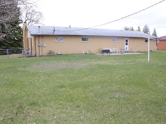 2nd image of 504 Kundert St