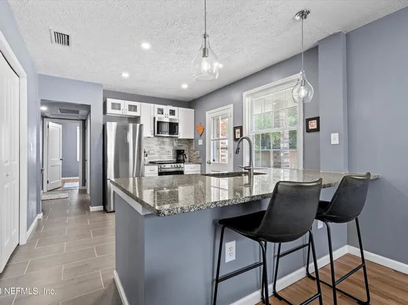 2222 LARCHMONT Road, Jacksonville, FL 32207