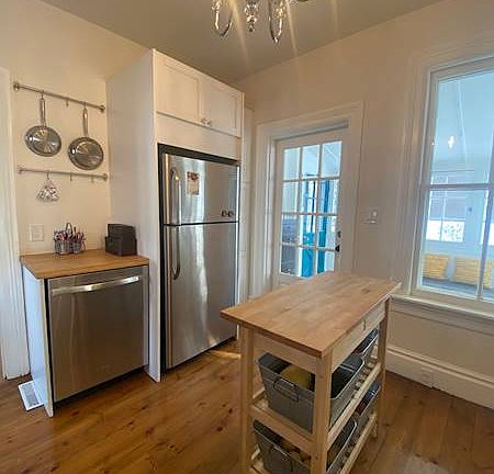 4th image of 34 Chisholm St