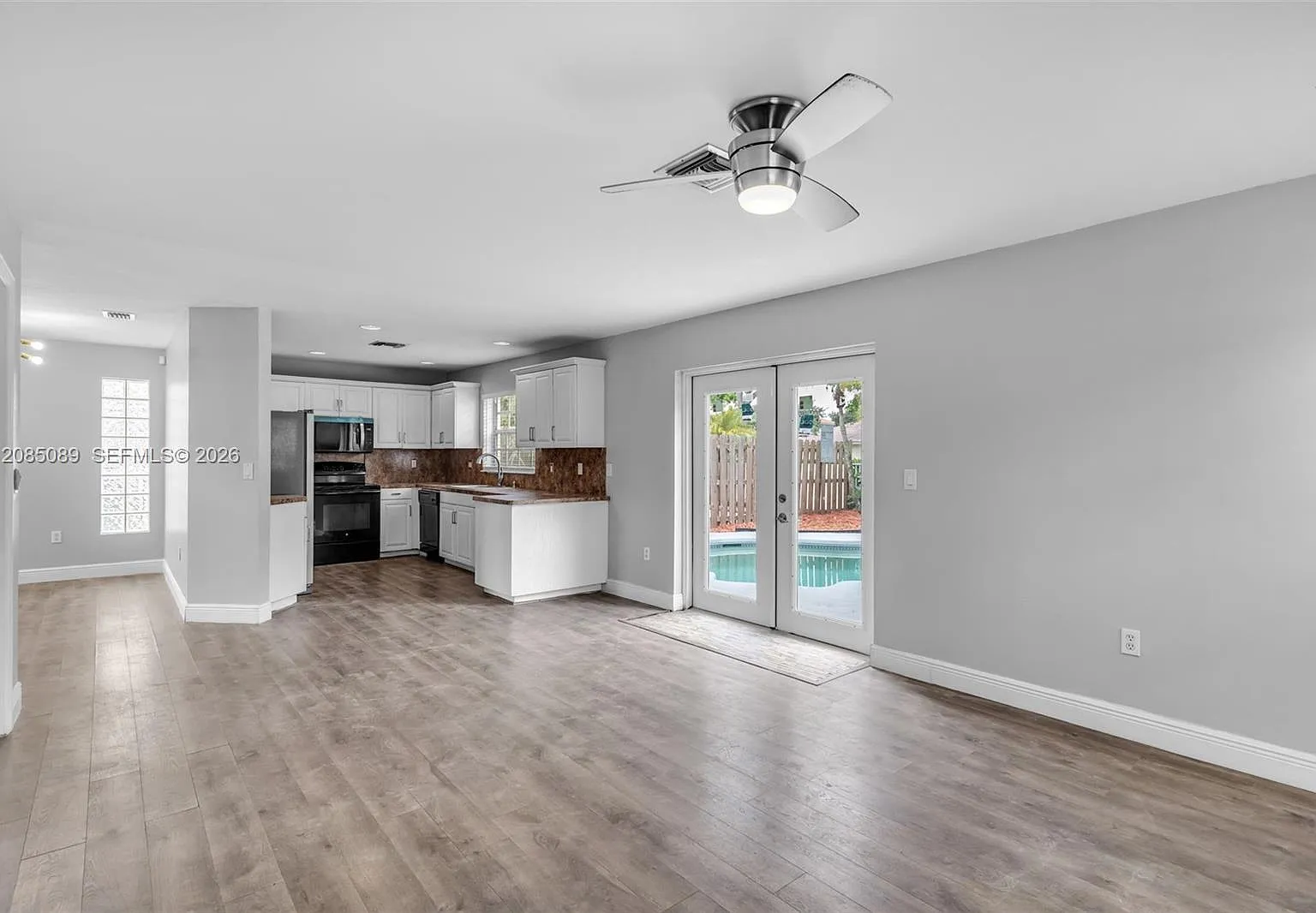 3 bed, 2.5 bath, 1656 sqft, $3,700 — Photo 3