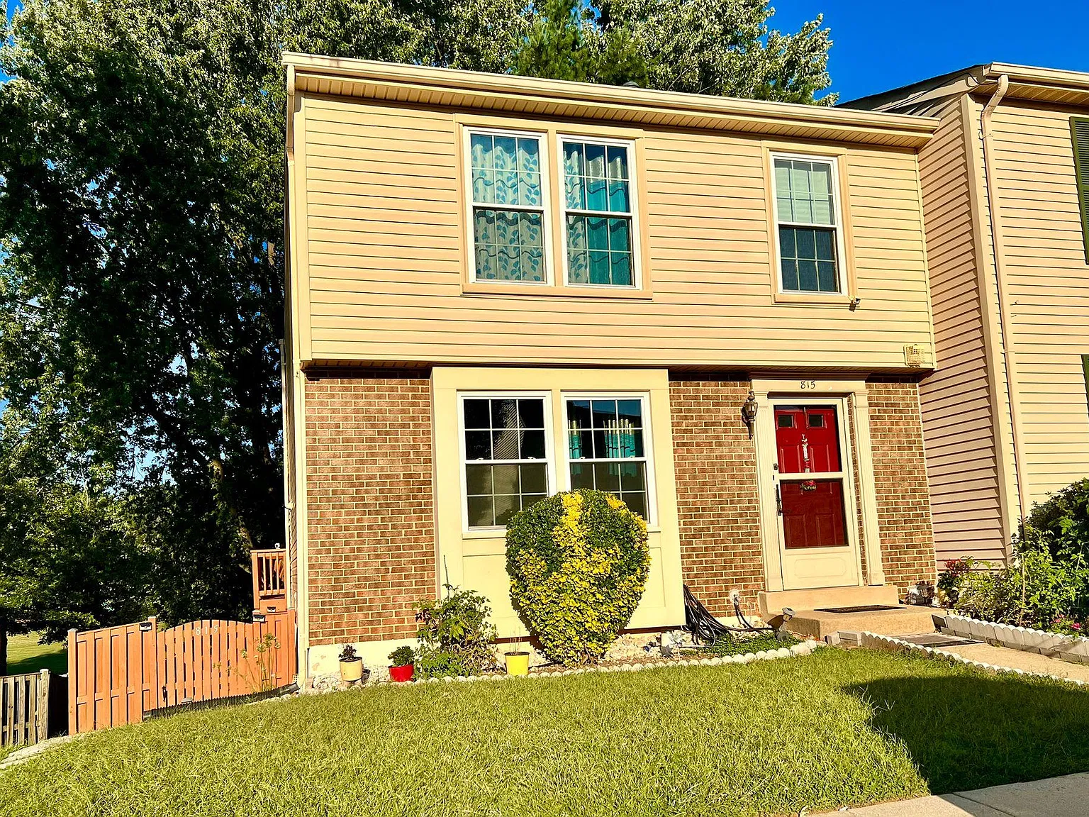 3 bed, 3.5 bath, 2880 sqft, $3,090 — Photo 2
