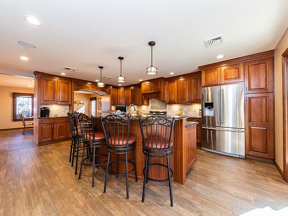 4th image of 2826 River Ave