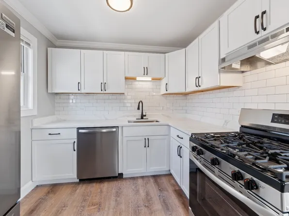 503 Basil Rd APT D, Lake Bluff, IL 60044