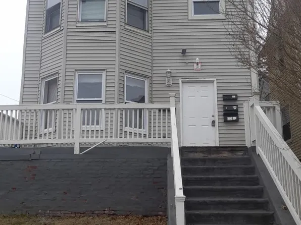 30 Grand St APT 1, Worcester, MA 01610