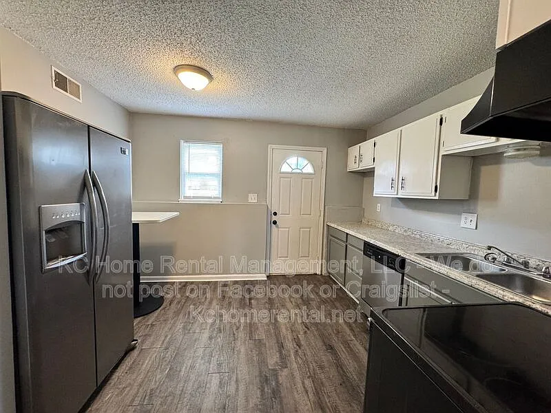 2 bed, 1.0 bath, $875 — Photo 4