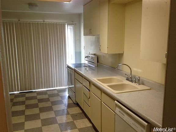 3rd image of 2561 Anaheim Ct