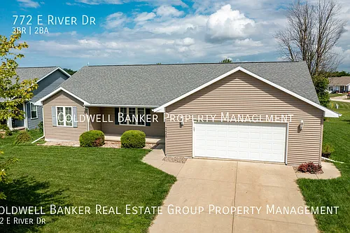 772 E River Dr Photo 1