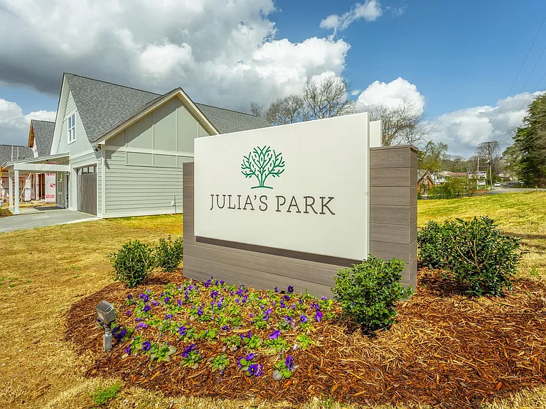 Julias Park — Photo 147
